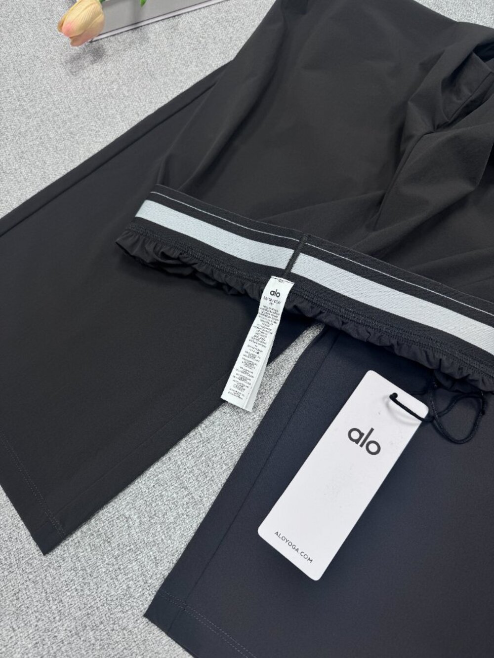 Dark Grey💕ALO Yoga Wide Leg Suit Up Trouse, Regular 30“ - Picture 3 of 7